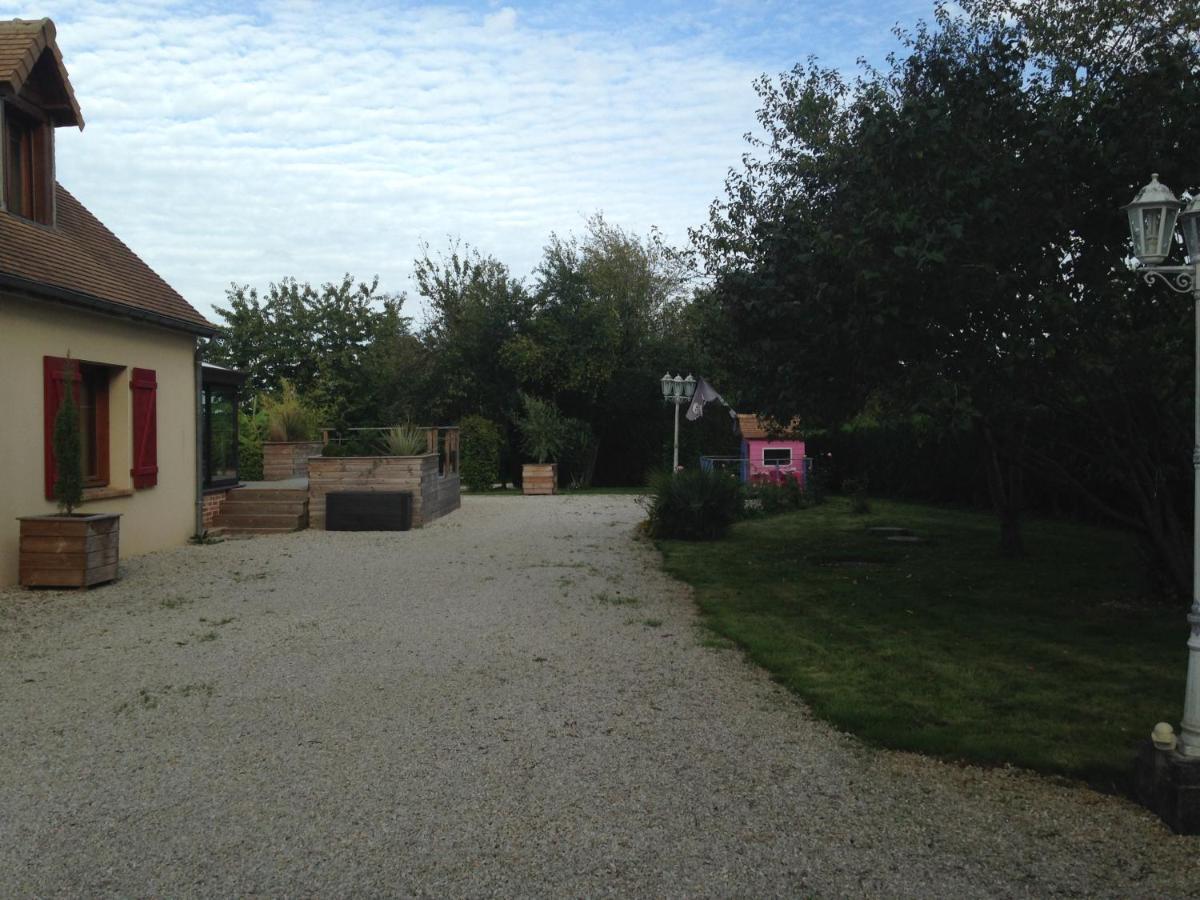 Les Petites Brosses Bed and Breakfast Montbizot Eksteriør billede